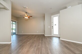 404 Laguna Mill Dr in Ruskin, FL - Building Photo - Building Photo