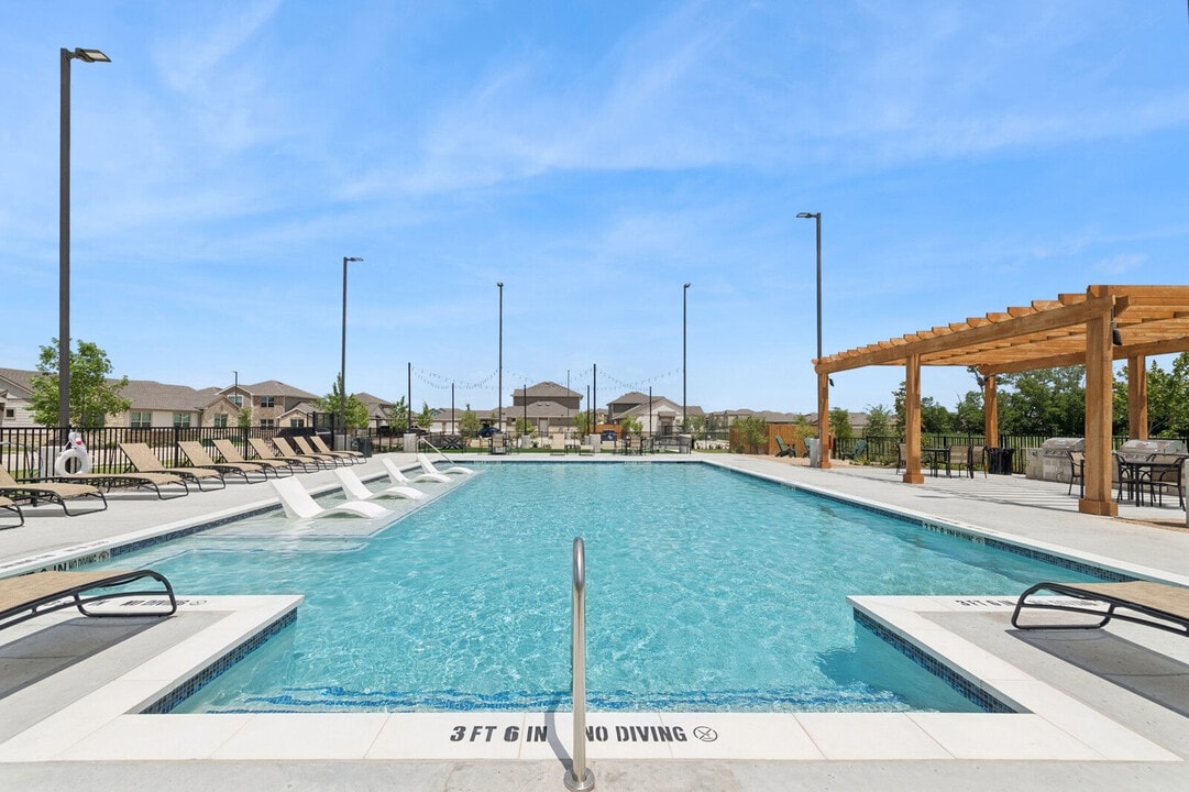 Casitas at Elevon in Lavon, TX - Building Photo