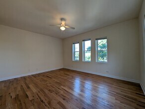 2347 N Drake Ave in Chicago, IL - Building Photo - Building Photo