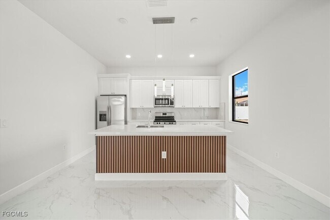 9 NW 14th Pl in Cape Coral, FL - Building Photo - Building Photo