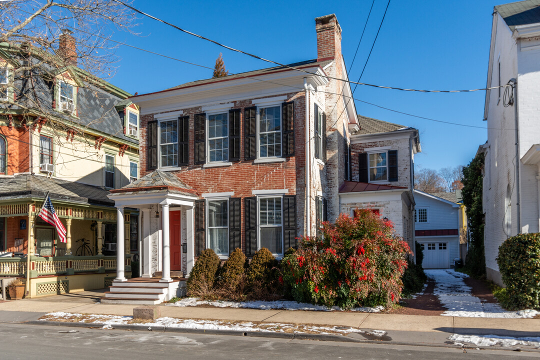 118 N Union St in Lambertville, NJ - Building Photo