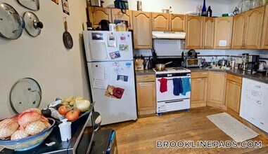 131 Brook St in Brookline, MA - Building Photo - Building Photo