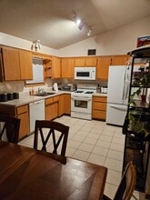 9423 Alamo Ct NE in Blaine, MN - Foto de edificio - Building Photo