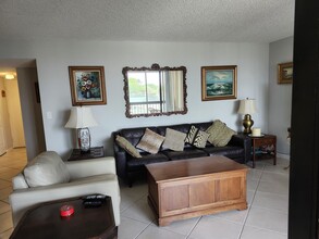 450 Egret Cir in Delray Beach, FL - Foto de edificio - Building Photo
