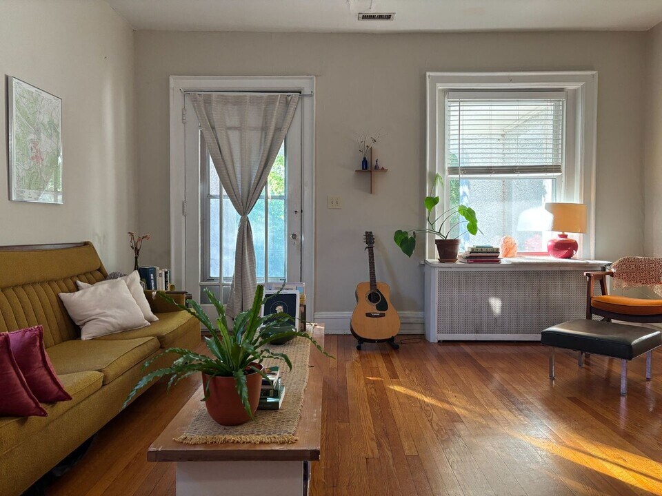 114 S Arthur Ashe Blvd in Richmond, VA - Building Photo