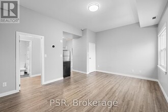205-205 Gerrard St E in Toronto, ON - Building Photo - Building Photo