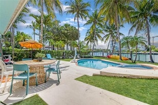 9300 Bay Dr in Surfside, FL - Building Photo