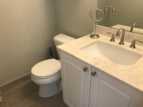 2501 S Ocean Dr, Unit 707 in Hollywood, FL - Building Photo - Building Photo