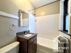 2122 W Ainslie St, Unit 1 in Chicago, IL - Building Photo - Building Photo