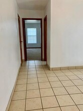 303 NW 1st St in Andrews, TX - Foto de edificio - Building Photo