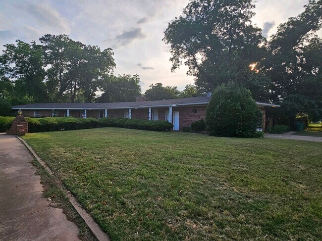722 Maple St photo'