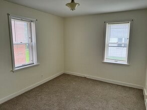 8130 W North Ave, Unit 2 in Wauwatosa, WI - Building Photo - Building Photo