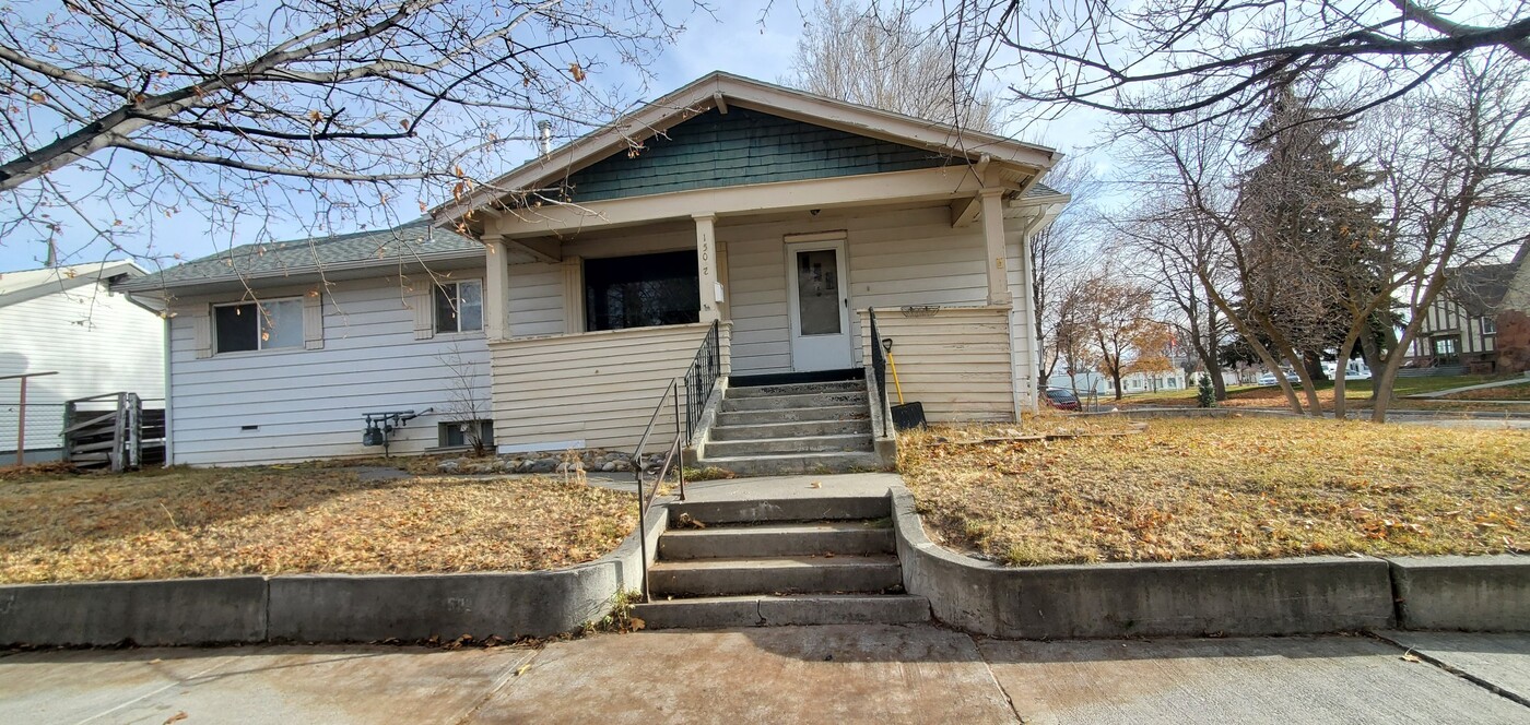 1502 Idaho Ave in Idaho Falls, ID - Foto de edificio