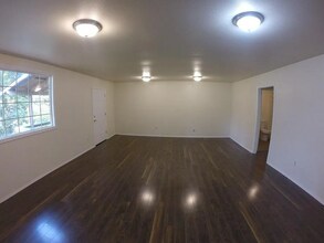 921 102nd St S-Unit -201 in Tacoma, WA - Building Photo - Building Photo