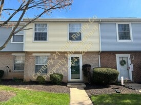 45 Williamstown Cir in York, PA - Building Photo