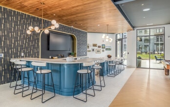 Blutowne in East Peoria, IL - Foto de edificio - Interior Photo