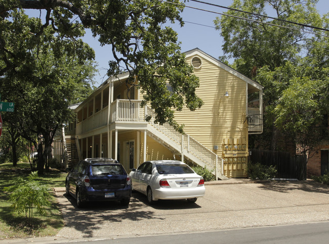 Oakplace Apartments in Austin, TX - Building Photo - Building Photo