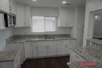 1409 Wilson Rd in Bakersfield, CA - Building Photo - Building Photo