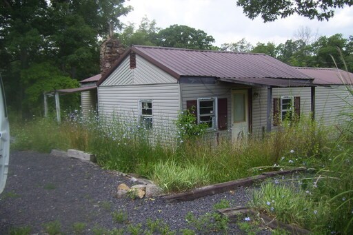 1383 Parkway Dr in Bismarck, MO - Building Photo
