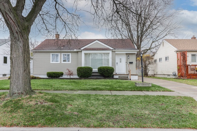 29744 Rosslyn Ave in Garden City, MI - Foto de edificio - Building Photo