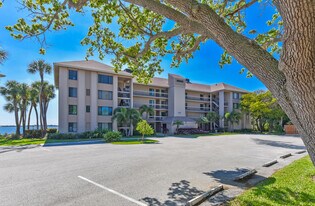 4440 NE Sandpebble Trce in Stuart, FL - Building Photo
