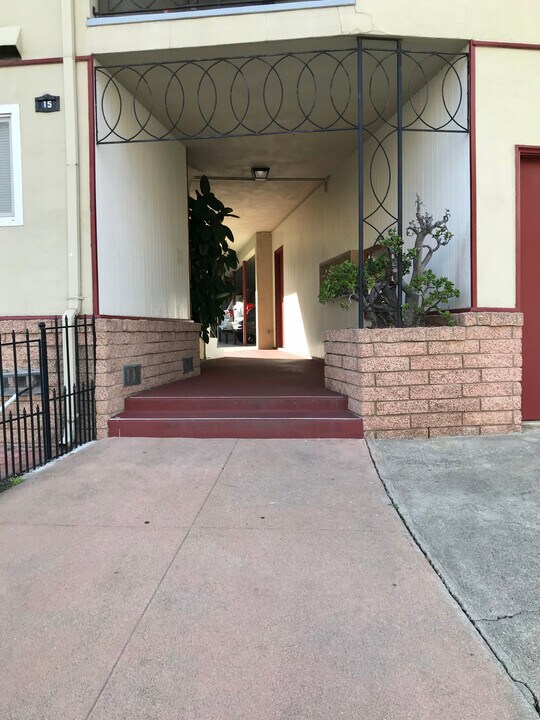 15 S Broadway in Millbrae, CA - Building Photo