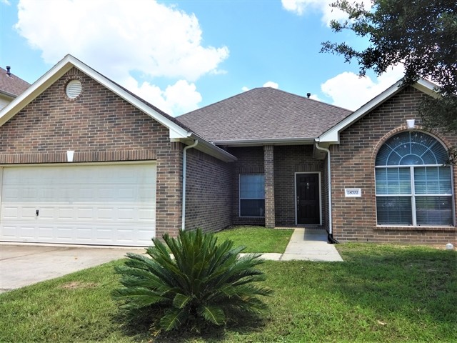 28702 Hidden Lk W in Magnolia, TX - Building Photo