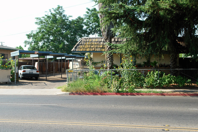 4316 E Olive Ave in Fresno, CA - Foto de edificio - Building Photo