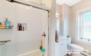 1284 Commonwealth Ave, Unit 7 in Boston, MA - Building Photo - Building Photo