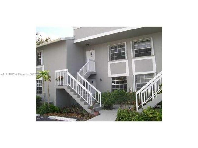 462 NE 210th Circle Ter, Unit 202-9 in North Miami Beach, FL - Building Photo - Building Photo