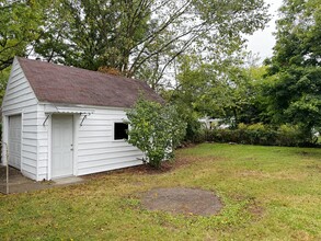 1506 W Mt Hope Ave in Lansing, MI - Building Photo - Building Photo