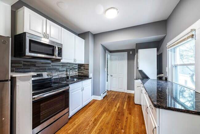 36 W Highland Ave, Unit 1 in Melrose, MA - Building Photo - Building Photo