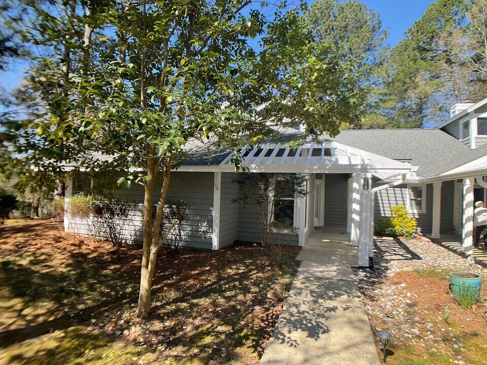 116 Kirkwood Dr in Chapel Hill, NC - Foto de edificio