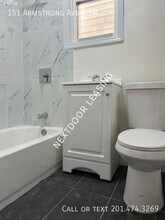 151 Armstrong Ave in Jersey City, NJ - Foto de edificio - Building Photo