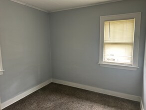 1945 Owen St in Saginaw, MI - Foto de edificio - Building Photo