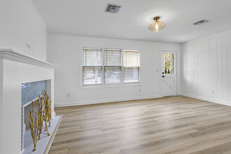 4228 SE Bayview St in Stuart, FL - Building Photo - Building Photo