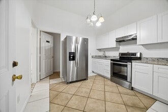 5027 Creekmont Dr in Houston, TX - Building Photo - Building Photo