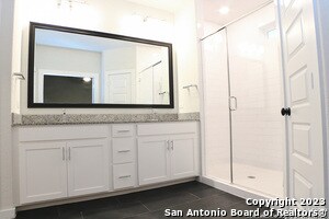 5843 Whitby Rd in San Antonio, TX - Foto de edificio - Building Photo