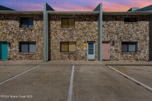 232 Chandler St in Cape Canaveral, FL - Building Photo