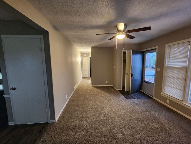 913 S Missouri St in Liberty, MO - Building Photo - Building Photo