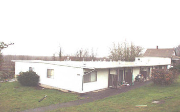 443 SE 2nd St in Troutdale, OR - Building Photo - Building Photo