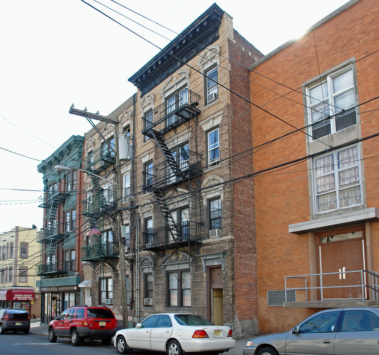 1407 Bergenline Ave in Union City, NJ - Building Photo