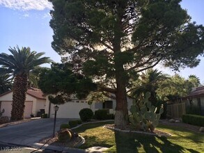 4929 Signal Dr in Las Vegas, NV - Building Photo - Building Photo