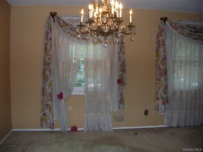 57-04 Cloverdale Blvd in Queens, NY - Building Photo - Building Photo