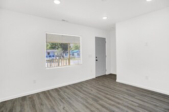 2212 S Delawanda Ave in Muncie, IN - Building Photo - Building Photo