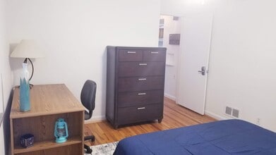 7710 Plainfield Rd in Cincinnati, OH - Building Photo - Building Photo