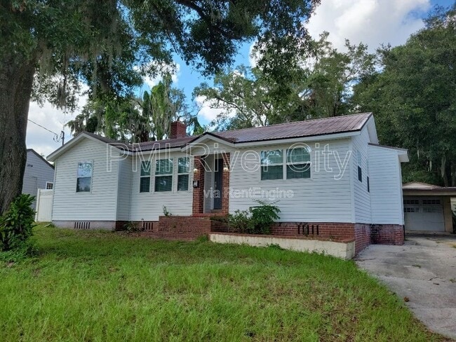 property at 1356 River Hills Cir E