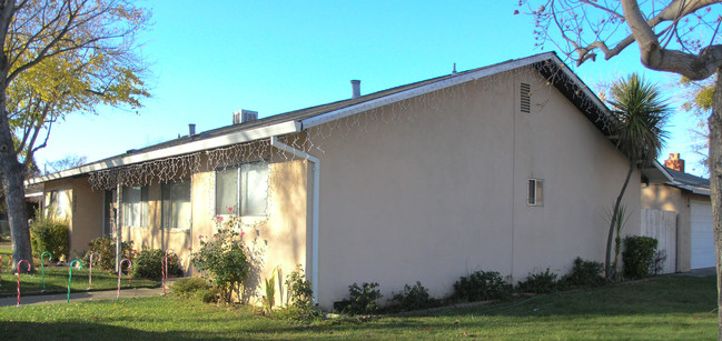 5654-5660 Belleview Ave in Sacramento, CA - Foto de edificio - Building Photo