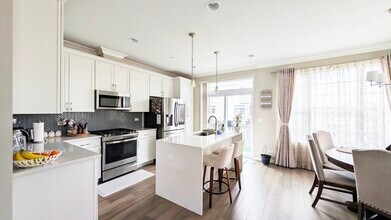 30W001 Brayman Ct in Naperville, IL - Building Photo - Building Photo