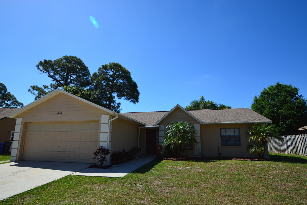 895 Wandering Pine Trail in Rockledge, FL - Building Photo
